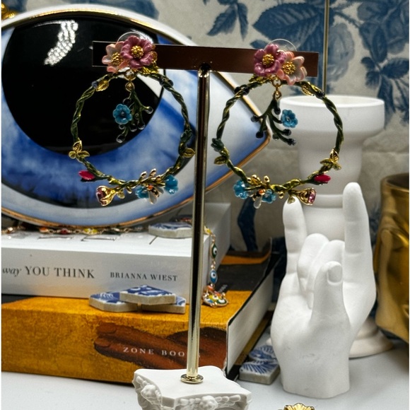 🆕 LES NEREIDES 🧿 NIB Rose D'Orient Large Hoops with Flowers, Berries & Bees - Picture 6 of 15